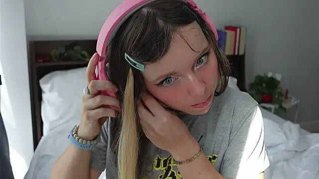 Snapshot of Ayra_Lust chatting on March 2, 6:48 am Ayra Lust online show from March 2, 6:48 am