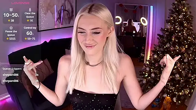 LoryWood online show from December 26, 2:48 pm