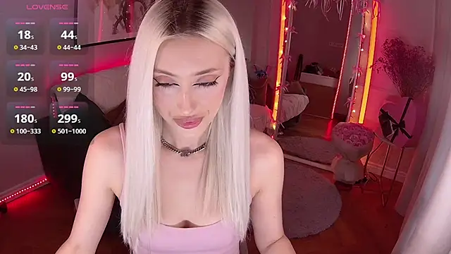 LoryWood online show from February 16, 2:32 pm