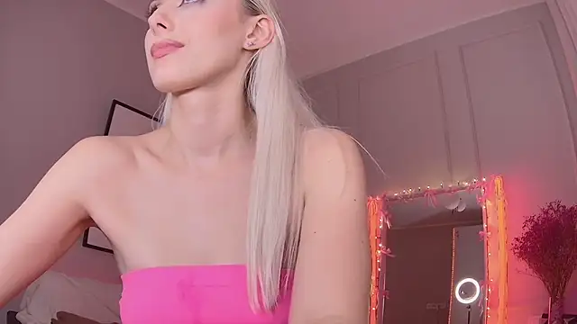 LoryWood online show from March 6, 3:24 pm