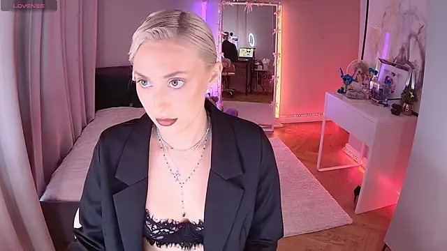 LoryWood online show from October 15, 2:39 pm