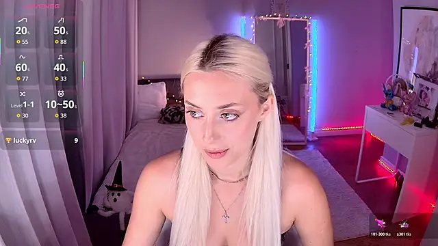 LoryWood online show from November 22, 3:22 pm