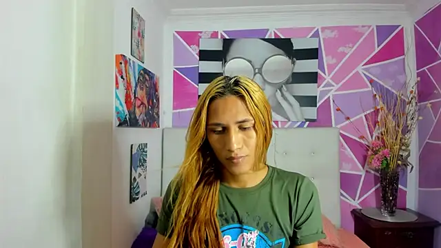 Brisahott online show from December 3, 1:54 pm