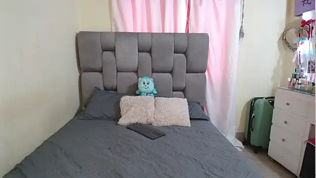 emilyaboott online show from February 7, 9:58 pm