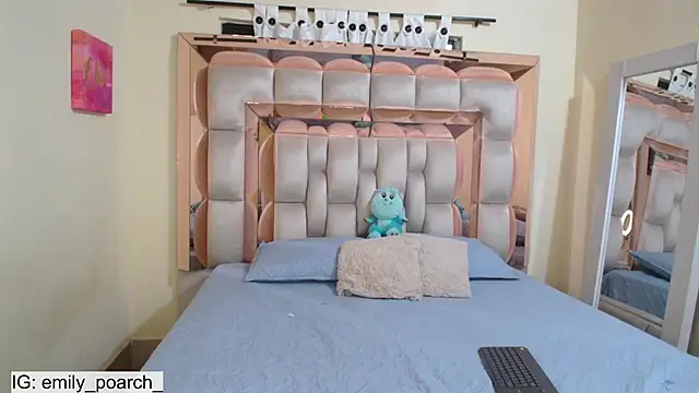 emilyaboott online show from February 24, 11:30 pm