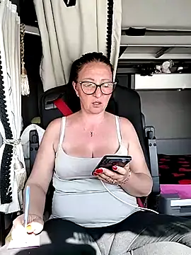 cuplubijoanna online show from April 15, 1:51 pm