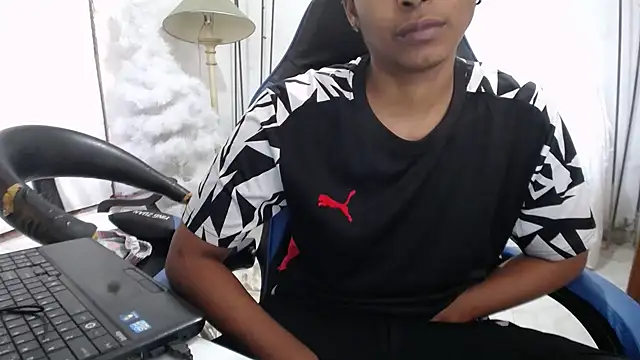 yohatinelly07 online show from November 28, 8:33 pm