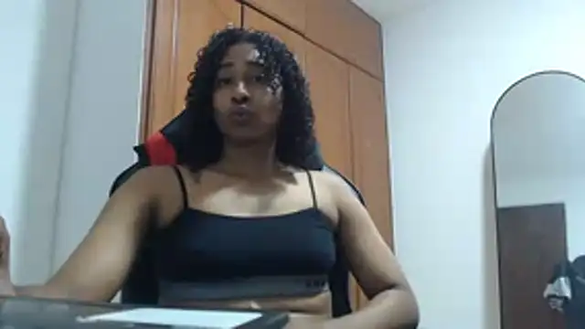 yohatinelly07 online show from January 18, 1:42 am