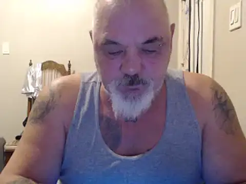 Newfiesausage1972 online show from January 30, 6:21 pm