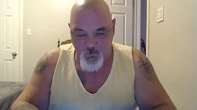 Newfiesausage1972 online show from February 5, 2:37 pm