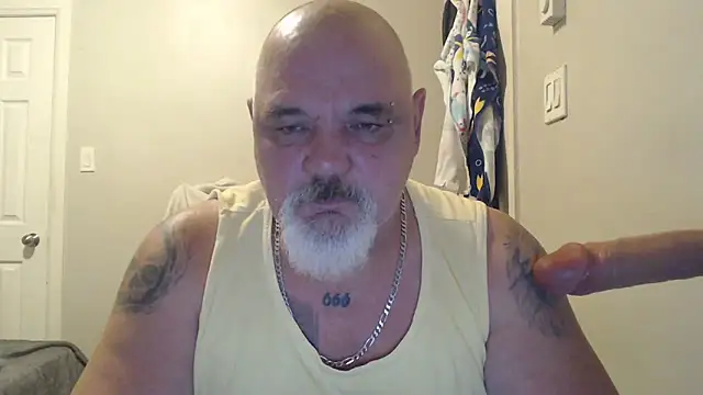 Newfiesausage1972 online show from February 10, 3:21 pm