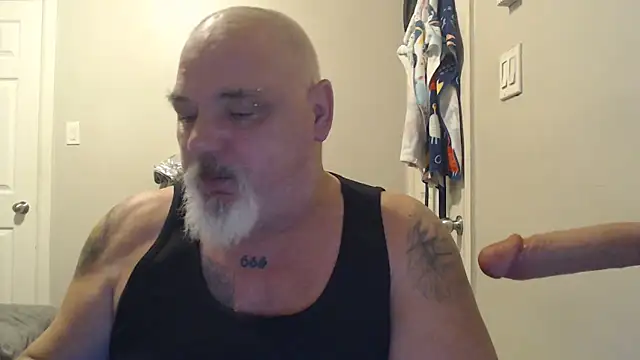 Newfiesausage1972 online show from February 18, 1:55 pm