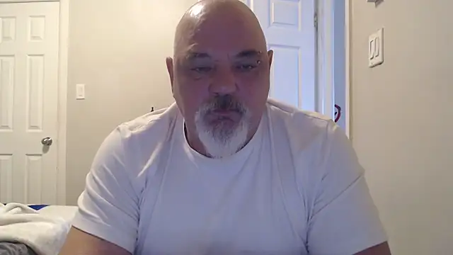 Newfiesausage1972 online show from March 20, 1:26 pm