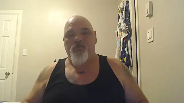 Newfiesausage1972 online show from March 22, 1:22 am