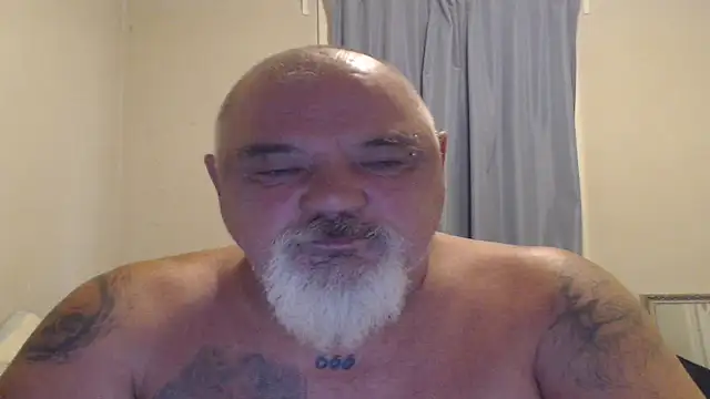 Newfiesausage1972 online show from October 21, 1:23 pm