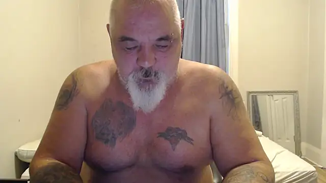 Newfiesausage1972 online show from October 25, 11:51 am