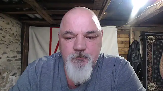 Newfiesausage1972 online show from November 29, 8:56 pm