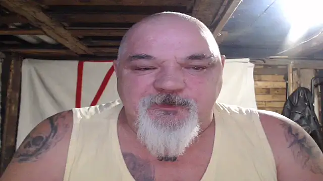 Newfiesausage1972 online show from November 30, 9:08 pm