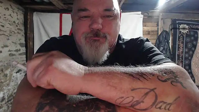 Newfiesausage1972 online show from December 3, 9:07 am