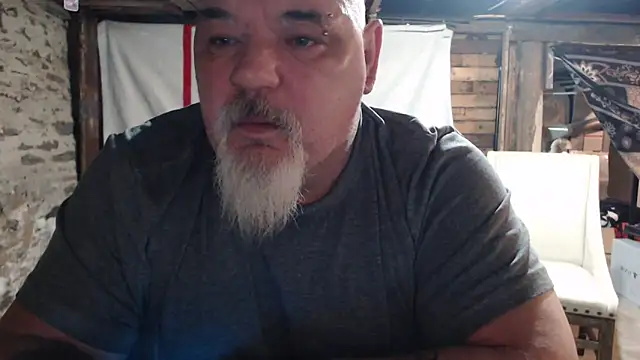 Newfiesausage1972 online show from February 18, 9:27 am