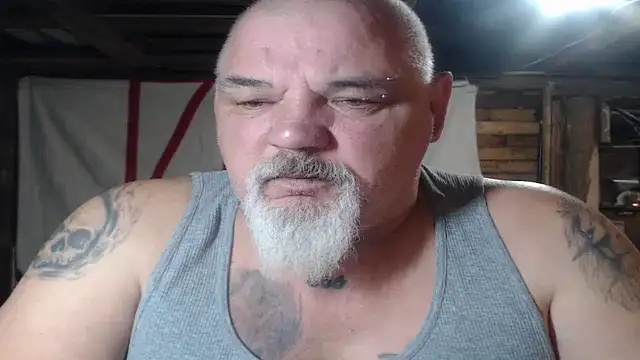 Newfiesausage1972 online show from March 14, 9:04 am