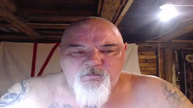 Newfiesausage1972 online show from April 5, 8:11 am