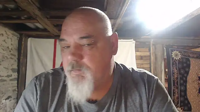 Newfiesausage1972 online show from April 12, 8:41 am