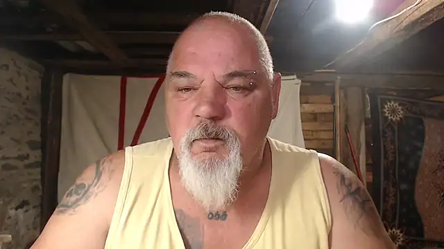 Newfiesausage1972 online show from May 23, 11:03 am