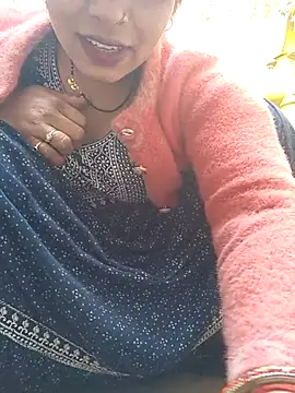 Snapshot of Simaran_bhabhi chatting on February 13, 2:01 am Simaran bhabhi online show from February 13, 2:01 am