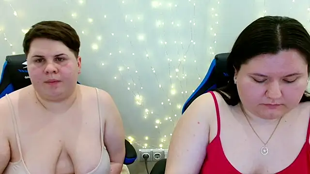 BeckyAndHellen online show from April 7, 9:59 pm