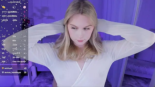 Snapshot of Honey_blonde chatting on April 30, 8:37 pm Honey blonde online show from April 30, 8:37 pm