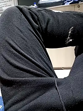 Snapshot of Jair2310 chatting on April 12, 9:14 am Jair2310 online show from April 12, 9:14 am