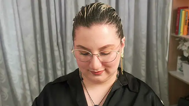 Ximenna Cruz online show from March 26, 5:18 pm