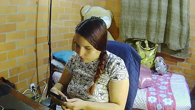 Snapshot of alexia_87 chatting on October 27, 2:48 am alexia 87 online show from October 27, 2:48 am