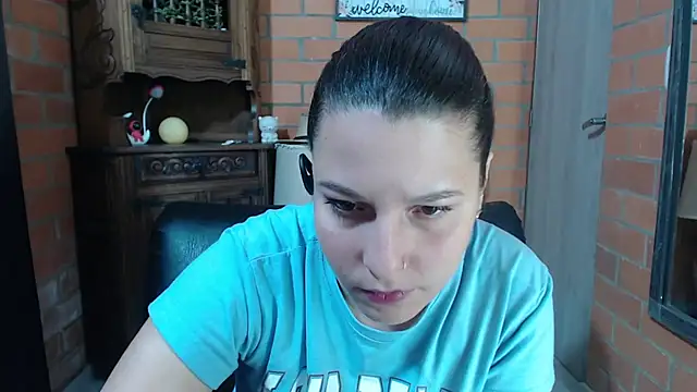 Snapshot of alexia_87 chatting on November 27, 1:40 am alexia 87 online show from November 27, 1:40 am