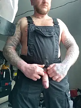 Snapshot of RomWoolf chatting on March 2, 4:58 pm RomWoolf online show from March 2, 4:58 pm