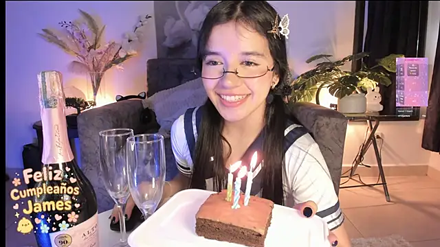 Naughtylittlegirl  online show from September 30, 10:26 pm