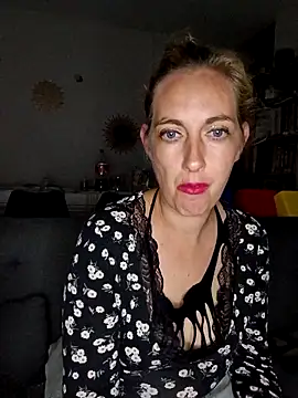 Snapshot of leplaisirdudesir chatting on November 13, 9:14 pm leplaisirdudesir online show from November 13, 9:14 pm