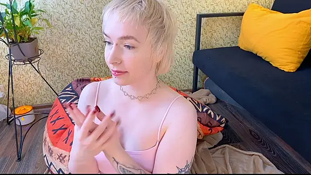 EmmyAmbros online show from March 11, 9:45 am