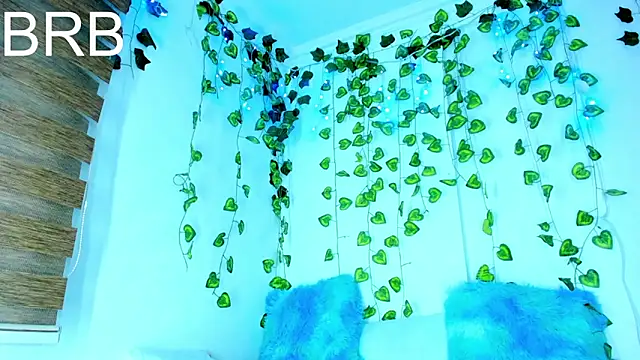 SaturnooStonee online show from December 5, 7:05 am