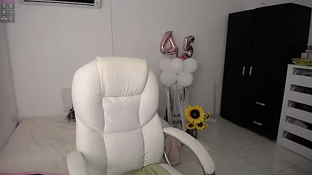 ana milf online show from January 26, 1:04 pm