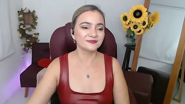 Snapshot of ana_milf chatting on June 10, 3:33 pm ana milf online show from June 10, 3:33 pm
