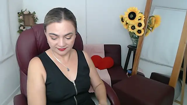 Snapshot of ana_milf chatting on June 14, 2:30 pm ana milf online show from June 14, 2:30 pm