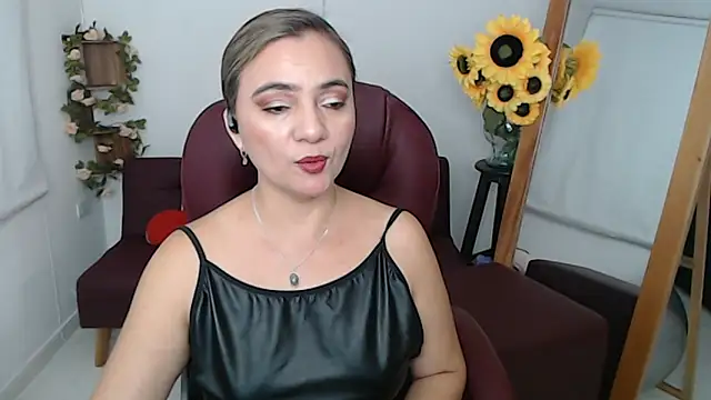 Snapshot of ana_milf chatting on June 16, 2:30 pm ana milf online show from June 16, 2:30 pm