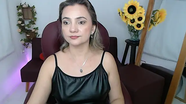 Snapshot of ana_milf chatting on July 9, 1:15 pm ana milf online show from July 9, 1:15 pm