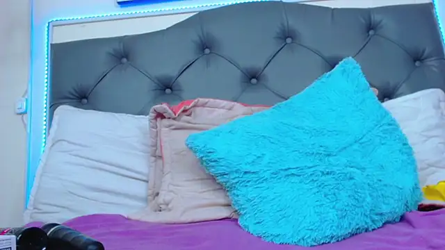 mia xx1 online show from December 11, 6:47 am