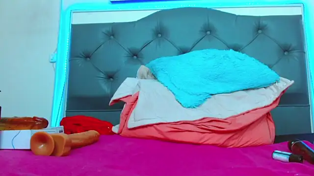 mia xx1 online show from December 21, 9:44 am