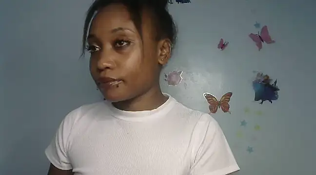 laetitia  online show from March 6, 11:42 pm