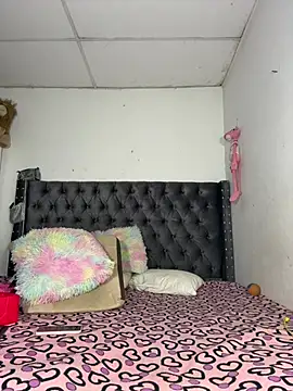 saragill323 online show from February 6, 5:27 pm