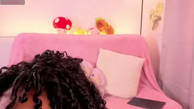 Snapshot of Heily_Fox chatting on February 17, 12:40 am Heily Fox online show from February 17, 12:40 am